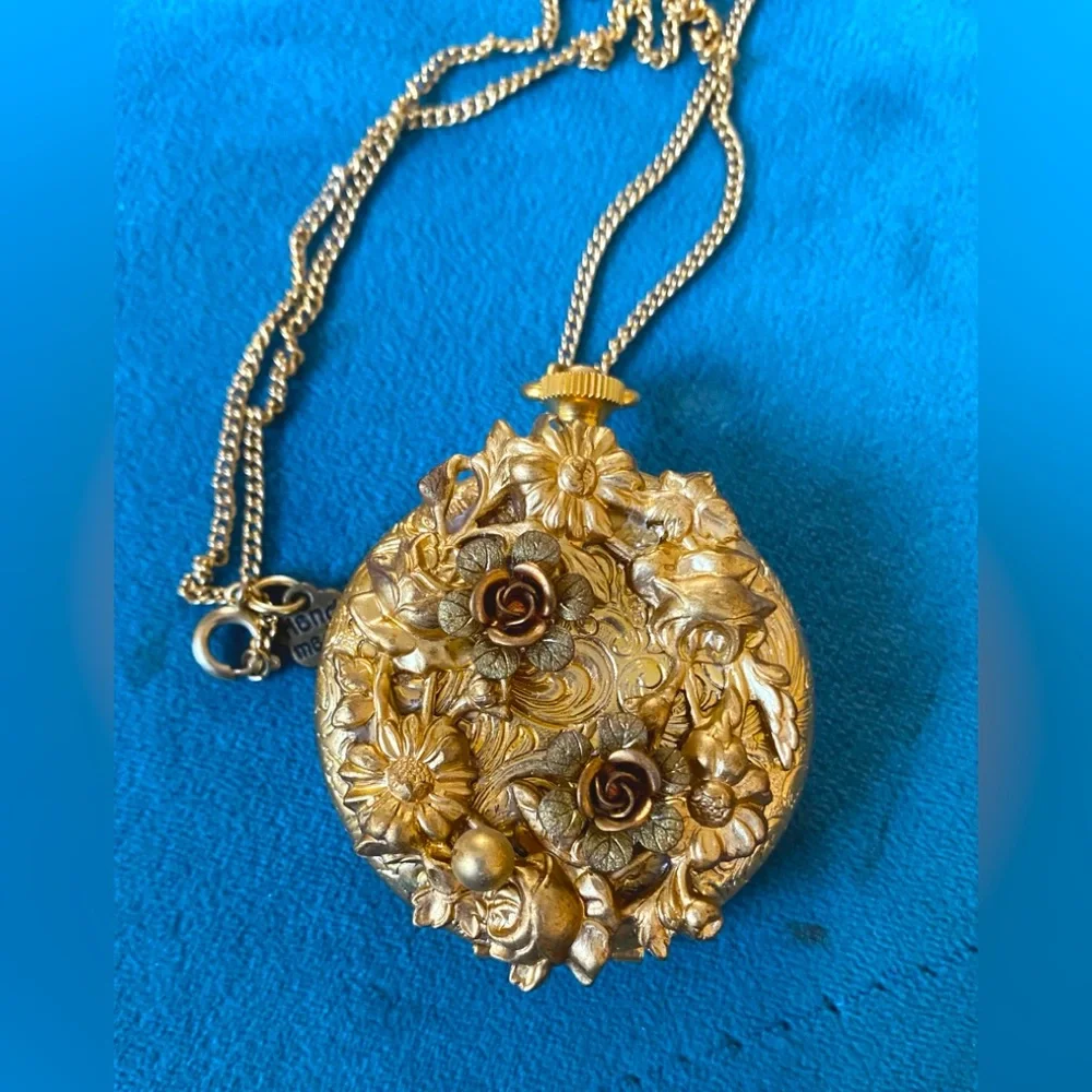SOLD Vintage Ornate Brass Floral Round Locket Pendant Necklace Relief & Repoussé - Picture 9 of 9